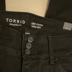 Torrid Black Skinny Crop Jegging super soft high rise